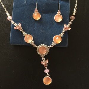 Avon Y necklace with pretty pinkish orange stones